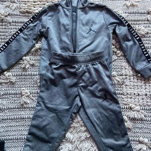 Little boys Jordan jogger suit